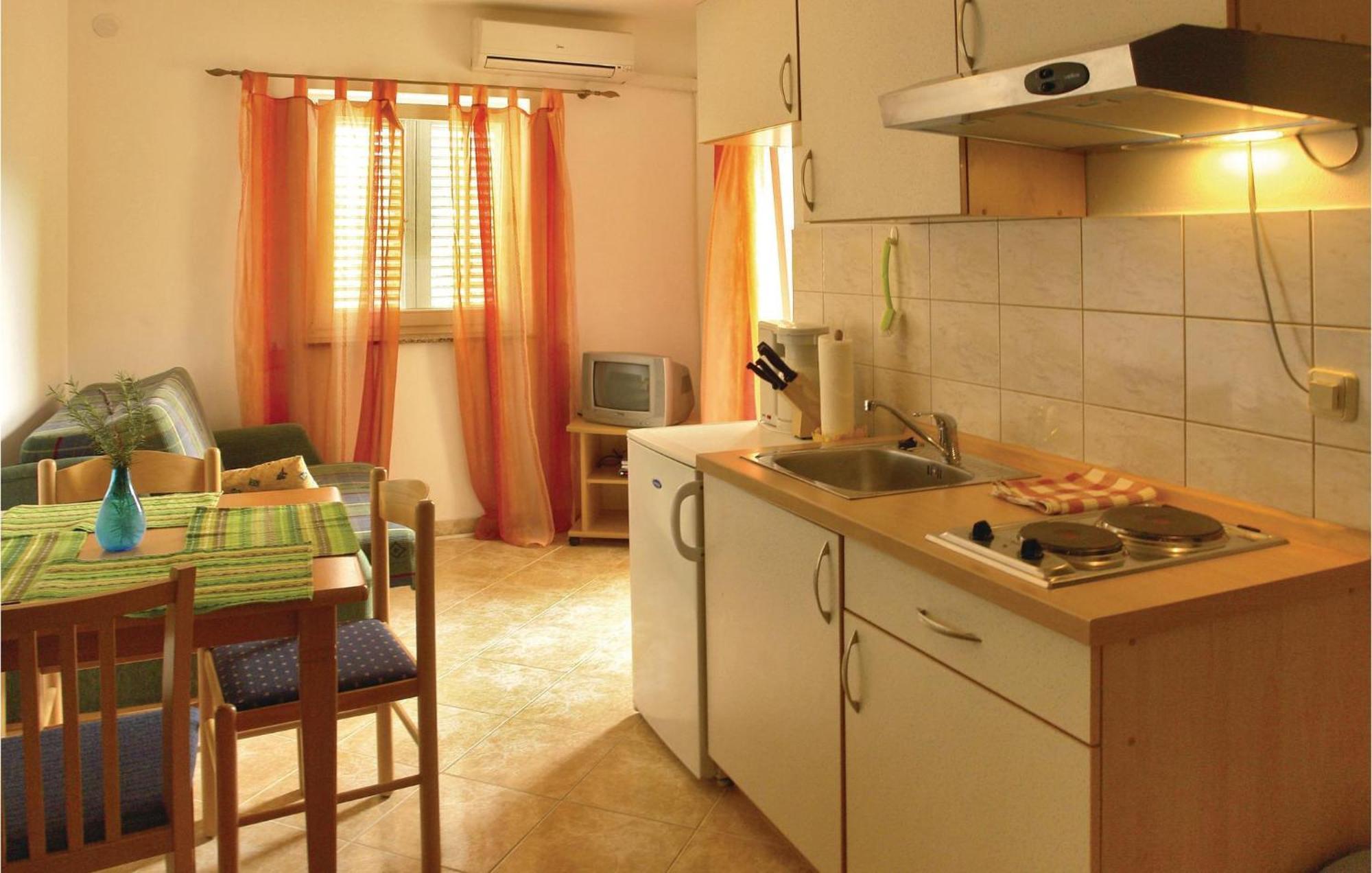 1 Bedroom Beautiful Apartment In Malinska Εξωτερικό φωτογραφία