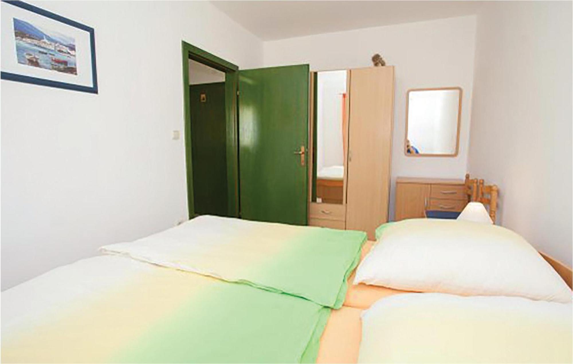 1 Bedroom Beautiful Apartment In Malinska Εξωτερικό φωτογραφία