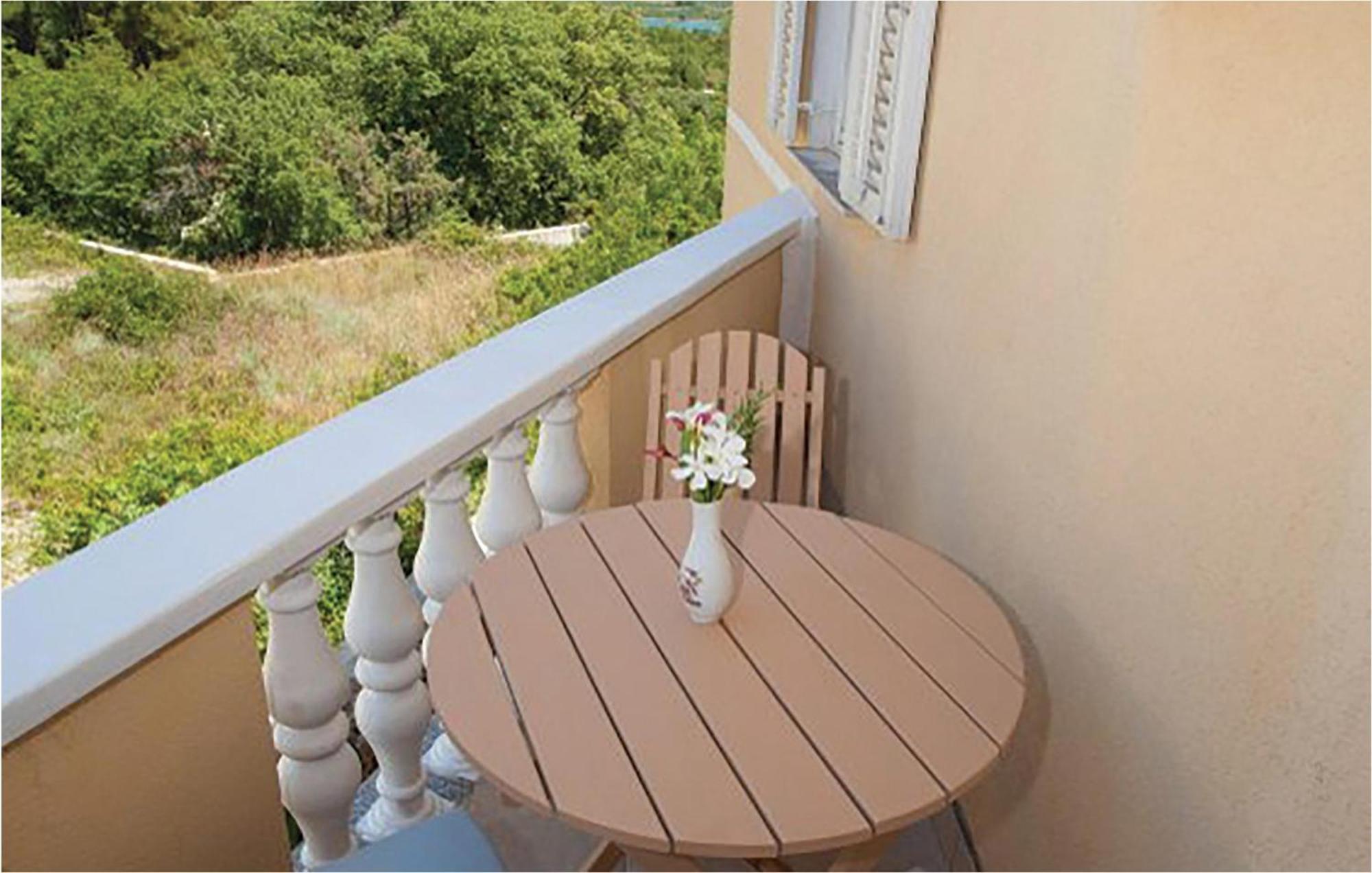 1 Bedroom Beautiful Apartment In Malinska Εξωτερικό φωτογραφία